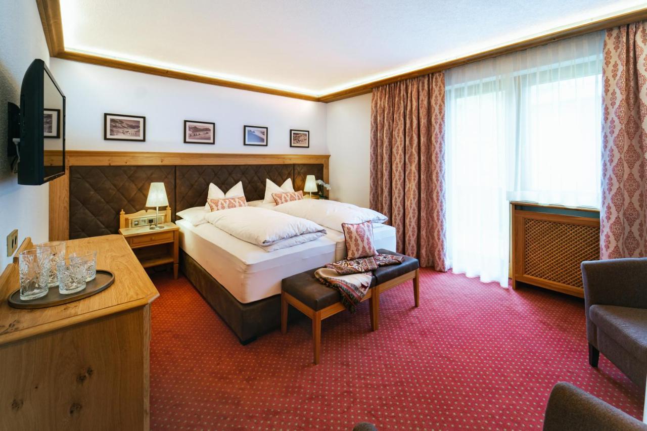 Hotel Ulli Zürs エクステリア 写真