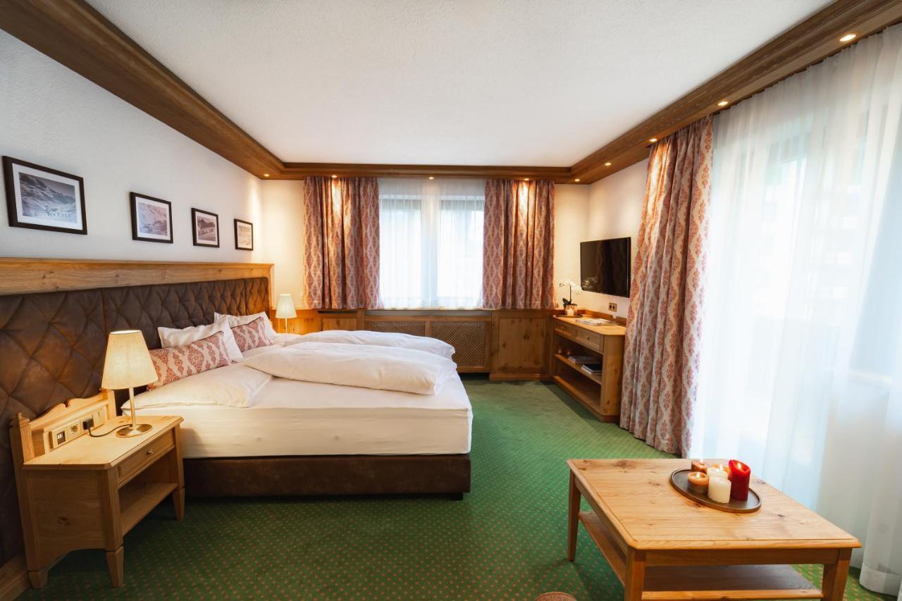 Hotel Ulli Zürs エクステリア 写真