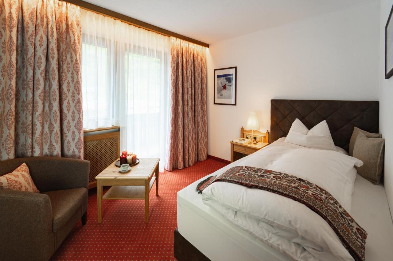 Hotel Ulli Zürs エクステリア 写真