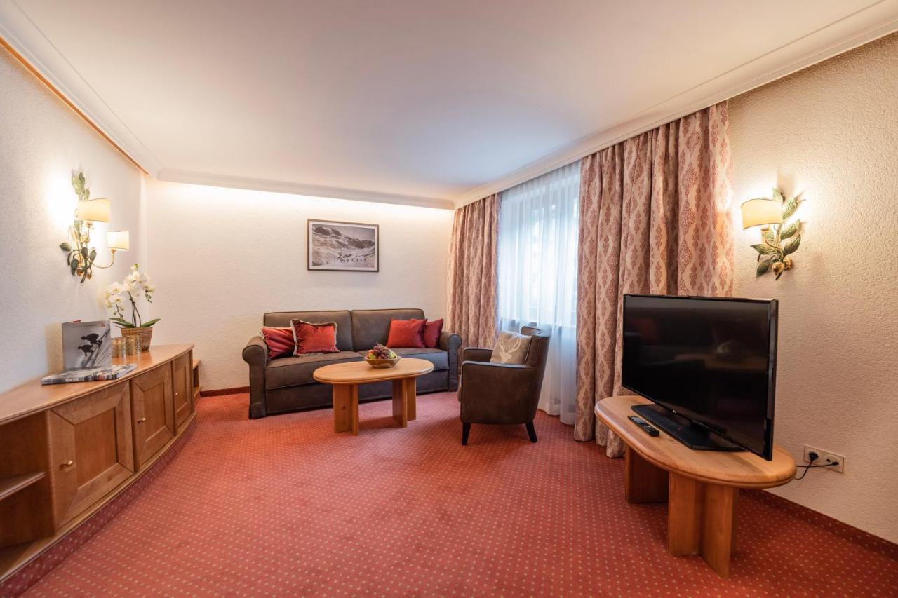 Hotel Ulli Zürs エクステリア 写真