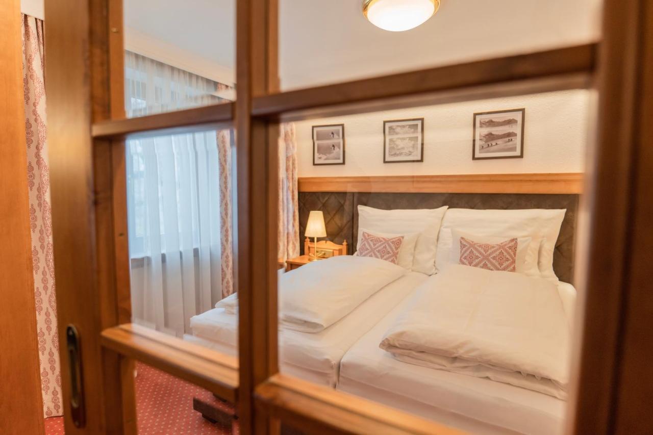 Hotel Ulli Zürs エクステリア 写真