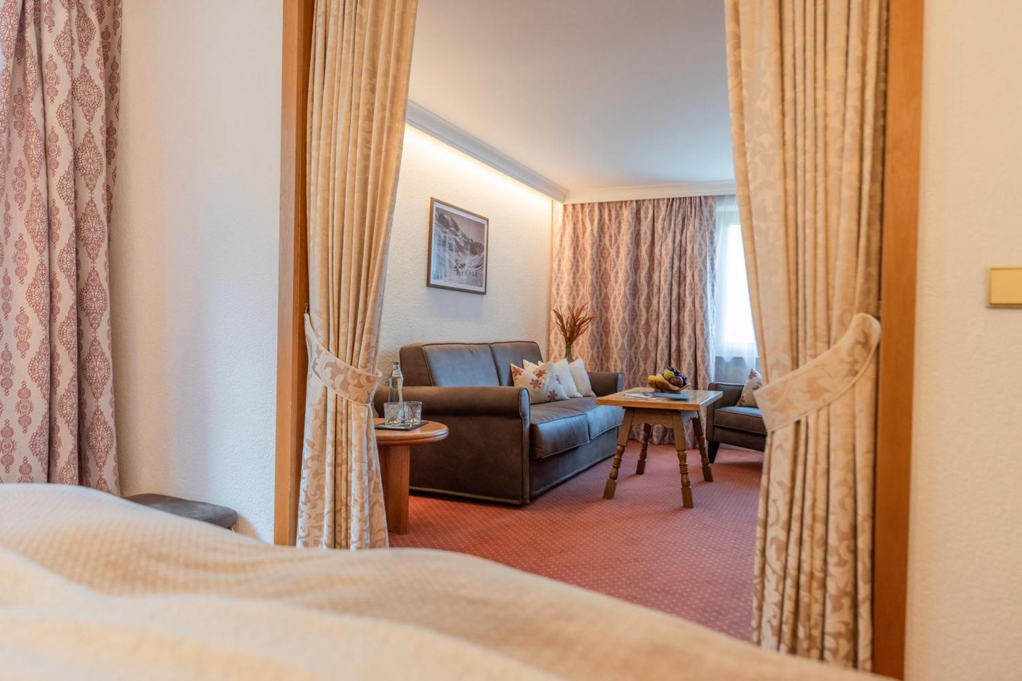 Hotel Ulli Zürs エクステリア 写真