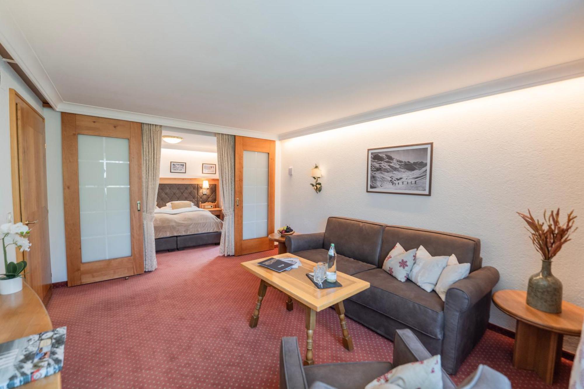 Hotel Ulli Zürs エクステリア 写真
