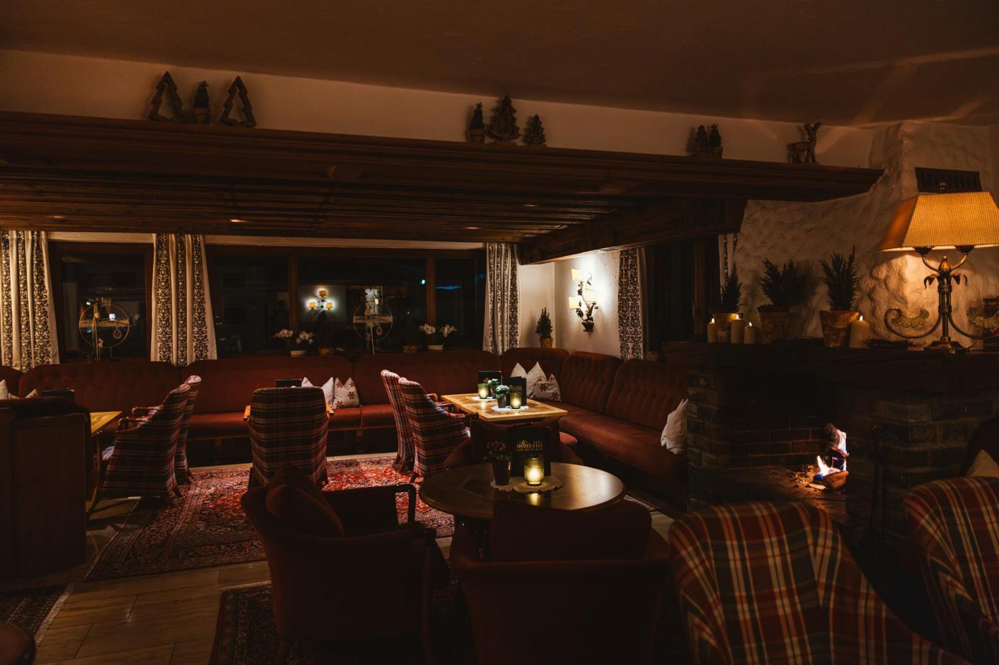 Hotel Ulli Zürs エクステリア 写真